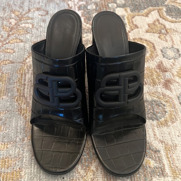 BALENCIAGA BLACK CROC-EFFECT HEELS - Picture 2 of 6